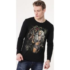 Czarna Koszulka Rocking. Czarne bluzki z długim rękawem męskie marki Born2be, z nadrukiem, z dzianiny, z okrągłym kołnierzem. Za 49.99 zł.