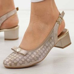 Złote sandały damskie na obcasie M.Daszyński Sa210-15. Żółte sandały damskie M.Daszyński, z aplikacjami, ze skóry, bez obcasa, na obcasie, bez zapięcia. W wyprzedaży za 161.10 zł.