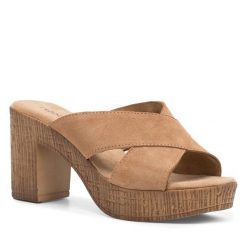 Chodaki Lasocki. Brązowe klapki damskie Lasocki, bez wzorów, bez obcasa. Za 199.99 zł.