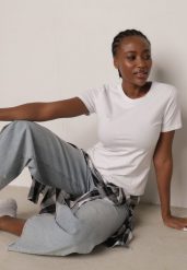 Biały Bawełniany T-shirt w Klasycznym Stylu Nedila. Białe bluzki damskie Born2be, m, bez wzorów, z bawełny, klasyczne, bez kołnierzyka. Za 39.99 zł.