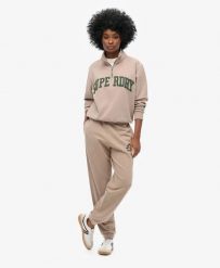 Superdry Damskie spodnie jogger Boyfriend z 100% bawełny – Cobblestone Grey. Szare spodnie materiałowe damskie Superdry., bez wzorów, z bawełny. Za 236.60 zł.