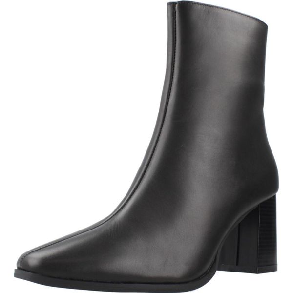 MTNG 55474M Czarny. Czarne obuwie sportowe damskie MTNG, trekkingowe. Za 407.08 zł.