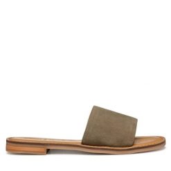 Klapki Geox. Brązowe klapki damskie Geox, bez wzorów, bez obcasa. Za 209.99 zł.