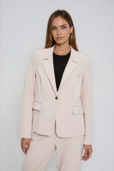 Jednorzędowa marynarka beżowa. Brązowe żakiety damskie MOODO, l, bez wzorów, z elastanu. Za 199.99 zł.