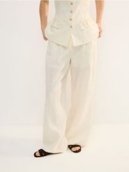 Lniane spodnie - złamana biel. Spodnie materiałowe damskie Reserved, l, bez wzorów, z tkaniny. Za 239.99 zł.