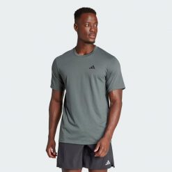 Train Essentials Feelready Training Tee. Czarne buty sportowe męskie Adidas, m, bez wzorów, z materiału, bez kołnierzyka, bez ramiączek, na fitness i siłownię. Za 191.50 zł.