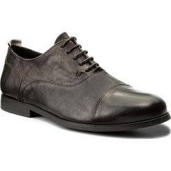 Półbuty GUESS - Dave FMDAV1 LEA13 DGREY. Eleganckie półbuty marki Guess, z materiału. W wyprzedaży za 369.00 zł.