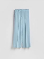 Spodnie w kant - jasnoniebieski. Niebieskie spodnie materiałowe damskie Reserved, l, bez wzorów, z tkaniny. Za 139.99 zł.