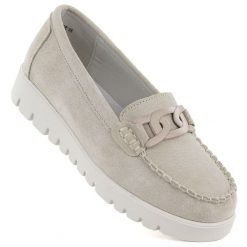 Skórzane mokasyny damskie zamszowe komfortowe beżowe Evento 7304. Brązowe mokasyny damskie eVento, bez wzorów, z nubiku, bez obcasa, bez zapięcia. Za 129.99 zł.