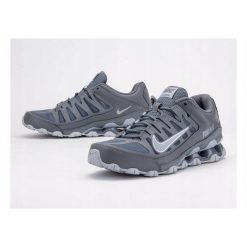 Buty Nike Męskie Reax 8 Tr Mesh 621716-010. Szare buty sportowe męskie Nike, z meshu, bez zapięcia, na fitness i siłownię. Za 419.00 zł.