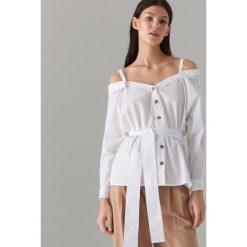 Bawełniana bluzka open shoulder - Biały. Bluzki damskie Mohito. Za 89.99 zł.