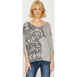 Desigual - Bluzka. Szare bluzki damskie Desigual, z nadrukiem, z dzianiny, casualowe, z okrągłym kołnierzem. W wyprzedaży za 169.90 zł.