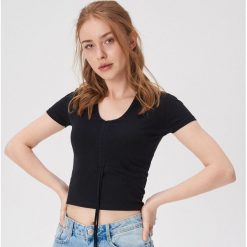 T-shirt ze ściągaczem - Czarny. Czarne t-shirty damskie Sinsay, l, bez wzorów, bez kołnierzyka. W wyprzedaży za 7.99 zł.