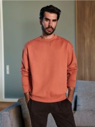 Bluza - koralowy. Pomarańczowe bluzy męskie Sinsay, l, bez wzorów, bez kaptura. Za 29.99 zł.