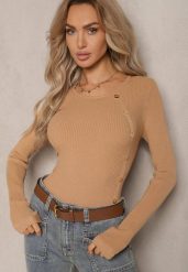 Beżowy Sweter z Wiskozą Ozdobiony Metalicznymi Aplikacjami Malittia. Brązowe swetry damskie Renee, na zimę, m, z aplikacjami, z wiskozy, casualowe, bez kołnierzyka, bez ramiączek, bez kaptura. Za 84.99 zł.