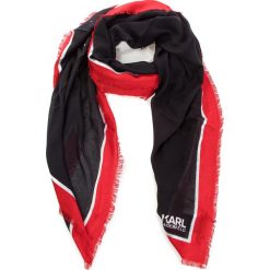 Chusta KARL LAGERFELD - 86KW3314 Black/Red Apple. Szaliki i chusty damskie marki KARL LAGERFELD. W wyprzedaży za 299.00 zł.