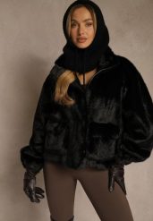 Czarna Kurtka Futerko z Ozdobnymi Kieszeniami Vetiline. Czarne kurtki i płaszcze dla dziewczynek Renee, bez wzorów, z futra, bez kaptura. Za 219.99 zł.