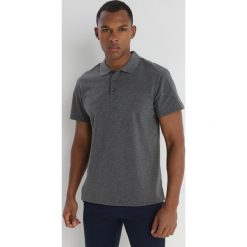 Ciemnoszara Koszulka Cryma. Szare koszulki polo męskie Born2be, l, bez wzorów, z bawełny, klasyczne, bez ramiączek. Za 34.99 zł.