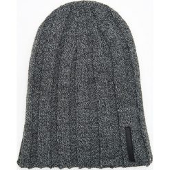 Czapka z ozdobnym splotem - Szary. Czapki i kapelusze męskie marki Cropp. W wyprzedaży za 19.99 zł.