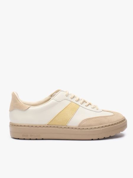 Kremowo-beżowe sneakersy. Brązowe półbuty damskie Ryłko, bez wzorów, ze skóry, klasyczne, z okrągłym noskiem, bez obcasa, na płaskiej podeszwie, bez zapięcia. Za 479.99 zł.