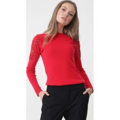 Czerwony Sweter Kyla. Czerwone swetry dla dziewczynek Born2be, bez wzorów, z koronki, bez kołnierzyka, bez ramiączek, długie, bez kaptura. Za 79.99 zł.
