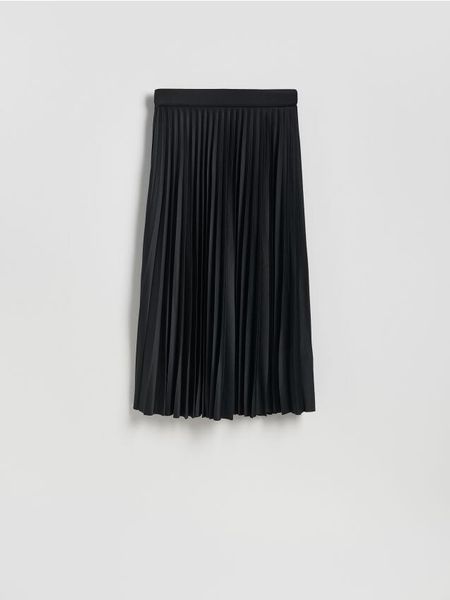 Plisowana spódnica midi - czarny. Czarne spódnice damskie Reserved, l, bez wzorów, z dzianiny, midi, rozkloszowane. Za 99.99 zł.