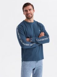 Bawełniany longsleeve męski U-neck z lampasami i nadrukiem na piersi ciemnoniebieski V1 OM-LSCL-0127 XL. Niebieskie bluzki z długim rękawem męskie Ombre, m, bez wzorów, z bawełny, bez kołnierzyka. Za 196.65 zł.