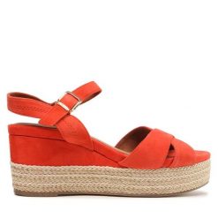 Espadryle Tamaris. Czerwone sandały damskie Tamaris, bez wzorów, bez obcasa, bez zapięcia. Za 519.99 zł.