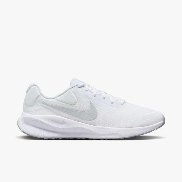Buty do biegania męskie Nike Revolution 7. Białe buty sportowe męskie Nike, z gumy, bez zapięcia, do biegania, nike revolution. Za 309.99 zł.