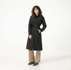 Damska kurtka przeciwdeszczowa rowerowa długa wodoodporna Trench Coat czarna. Czarne kurtki damskie AGU, xl, bez wzorów, z materiału, z kapturem. Za 845.90 zł.