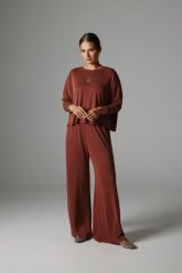 SPODNIE BEVERLY MARSALA L - Flawless. Brązowe spodnie materiałowe damskie Flawless, l, bez wzorów, z gumy. Za 369.00 zł.