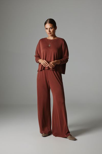 SPODNIE BEVERLY MARSALA L - Flawless. Brązowe spodnie materiałowe damskie Flawless, l, bez wzorów, z gumy. Za 369.00 zł.