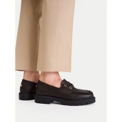 Półbuty Beverly Hills Polo Club. Brązowe półbuty damskie Beverly Hills Polo Club, bez wzorów, bez obcasa, na płaskiej podeszwie, bez zapięcia. Za 199.99 zł.