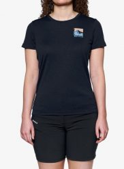 Koszulka damska Devold Classic Summit Tee. Niebieskie t-shirty damskie Devold, m, bez wzorów, z materiału, klasyczne, bez kołnierzyka. Za 357.49 zł.