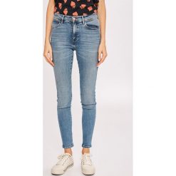 Wrangler - Jeansy. Niebieskie jeansy damskie Wrangler. Za 329.90 zł.