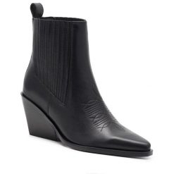 Botki Badura. Czarne botki damskie Badura, bez obcasa, na słupku, bez zapięcia. Za 229.99 zł.
