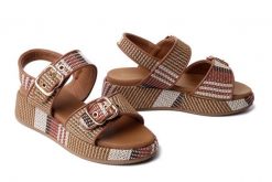 Artiker Relaks 58C1740 lt. brown, sandały damskie. Brązowe sandały damskie Artiker Relaks, bez wzorów, bez obcasa, na koturnie, bez zapięcia. Za 139.92 zł.