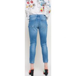 Tommy Hilfiger - Jeansy. Jeansy damskie marki Tommy Hilfiger. W wyprzedaży za 329.90 zł.