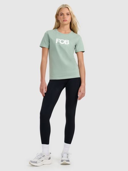 4F Legginsy dzianinowe damskie - czarne XXL. Czarne legginsy damskie 4f, xxl, bez wzorów, z dzianiny. Za 129.99 zł.