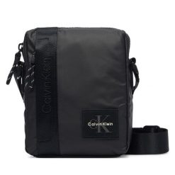 Saszetka Calvin Klein. Czarne saszetki męskie Calvin Klein, młodzieżowe, małe. Za 329.99 zł.