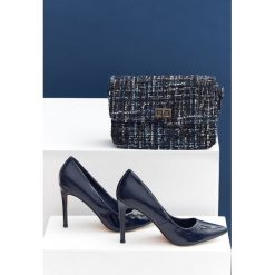 MAŁA TOREBKA W KRATĘ. Plecaki damskie TOP SECRET, bez wzorów, z tkaniny. W wyprzedaży za 39.99 zł.