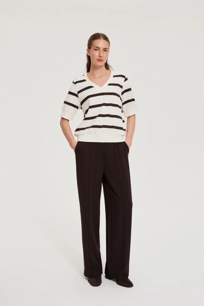 Bluza w paski z krótkimi rękawami biała. Białe bluzy damskie MOODO, l, bez wzorów, z bawełny, bez kaptura. Za 89.99 zł.