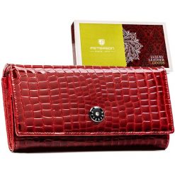 Czerwony, duży portfel damski ze skóry naturalnej z tłoczeniem na wzór skóry krokodyla - Peterson. Czerwone portfele damskie Peterson, bez wzorów, ze skóry. Za 129.99 zł.