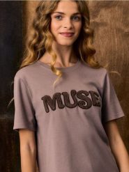 Koszulka z napisem i domieszką bawełny - brązowy. Brązowe t-shirty damskie Sinsay, l, bez wzorów, z bawełny, bez kołnierzyka. Za 29.99 zł.