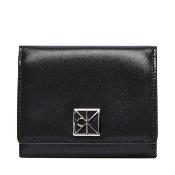 Portfel Calvin Klein. Czarne portfele damskie Calvin Klein, bez wzorów. Za 299.99 zł.