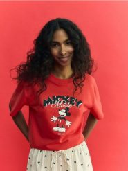 Dwuczęściowa piżama Mickey Mouse - czerwony. Czerwone piżamy damskie Reserved, l, bez wzorów, z bawełny, bez ramiączek. Za 99.99 zł.