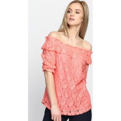 Łososiowa Bluzka Chain Of Vogue. Czerwone bluzki damskie Born2be, l, bez wzorów, z koronki, bez kołnierzyka, bez ramiączek. Za 24.99 zł.