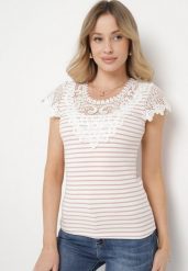 Różowy Bawełniany T-shirt Koszulka z Krótkim Rękawem z Ozdobną Koronką przy Dekolcie Carines. Czerwone bluzki damskie Born2be, m, z aplikacjami, z bawełny, eleganckie, bez kołnierzyka. Za 49.99 zł.