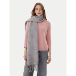 Szalik Guess. Szare szaliki i chusty damskie Guess, z aplikacjami. Za 219.99 zł.