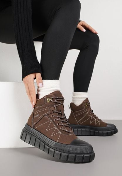 Brązowe Botki Trapery Vices na Platformie z Tłoczeniem Ozdobione Przeszyciami Amirrise. Brązowe śniegowce i trapery damskie Renee, z jeansu. Za 94.99 zł.